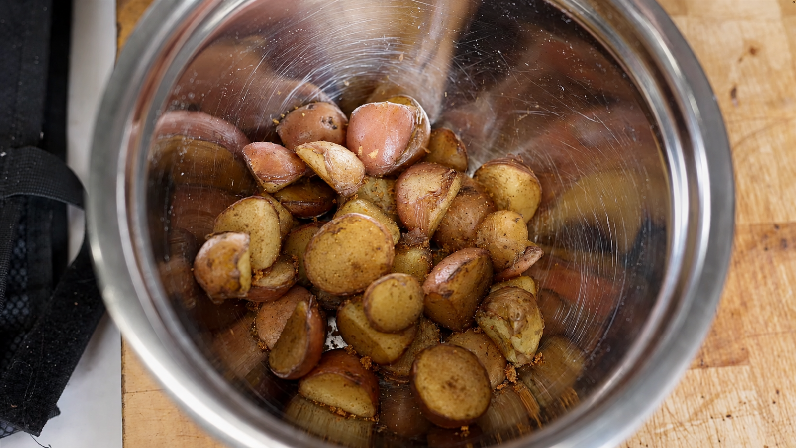 This image shows cooked and seasoned potatoes. This image shows cooked and seasoned potatoes.